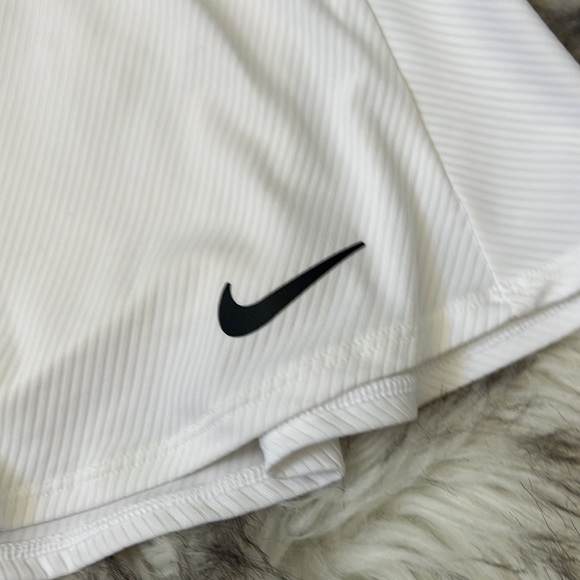 White Nike tennis skirt - Picture 3 of 10